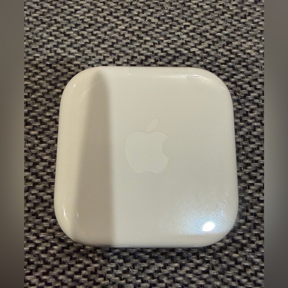 Apple iPhone EarPods With USB-C Connector - Picture 3 of 6